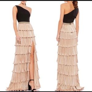 IEENA FOR MAC DUGGAL one shoulder layered ruffle black tiered gold metallic gown